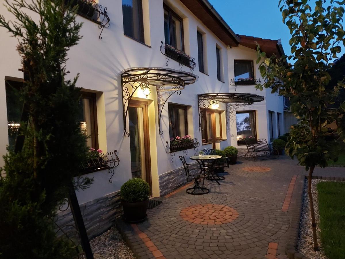 Hotel Conacul Poetilor Gura Rîului Exterior foto
